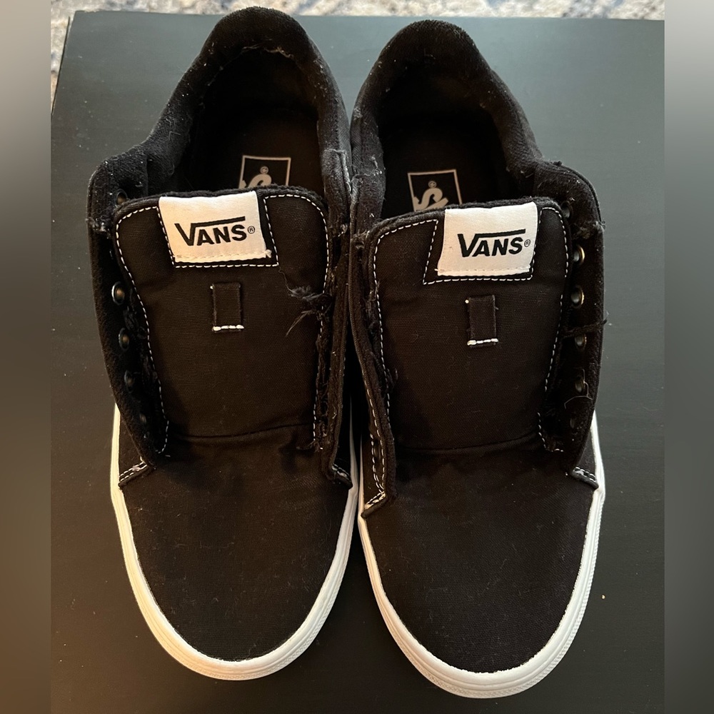 Vans - Picture 2 of 9